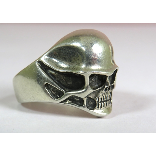 316 - 925 Sterling Silver Skull Ring. Finger size 'X'  11.3g