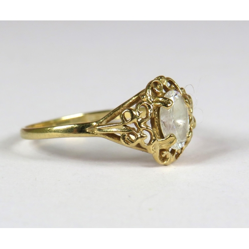 336 - 9ct Yellow Gold Ring set with CZ gemstone.  Finger size Q  1.8g