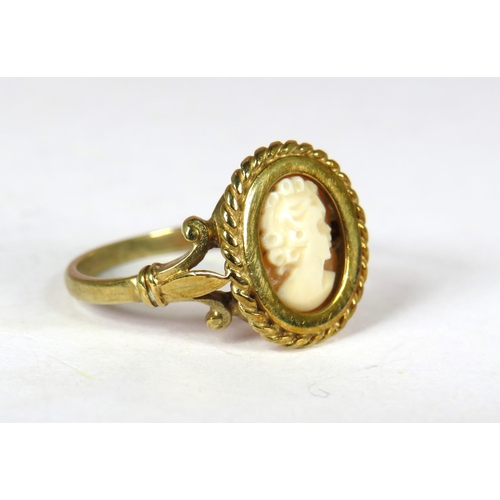 355 - 9ct Yellow Gold Cameo Set Ring. Finger size M 2.5g