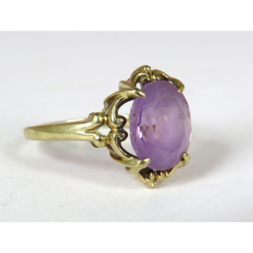 358 - 9ct Yellow Gold ring set with a large Oval Amethyst which measures approx 12 x 10 mm. Finger size 'T... 