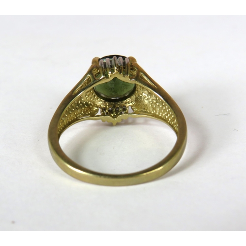 360 - 9ct Yellow Gold ring set with a circular Green Tourmaline flanked by Melee Diamonds to both sides.  ... 