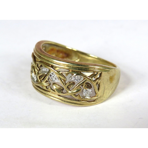 362 - 9ct Yellow Gold Roman Style Pierced ring with white gold highlights. Finger size 'U'.  4.0g