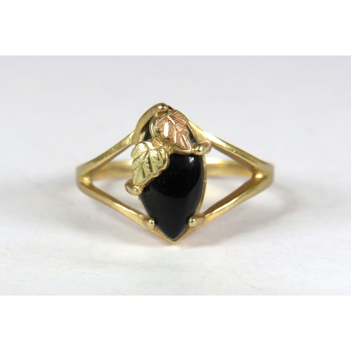 363 - 9ct Yellow Gold Black Hills Onyx Set ring with Leaf mount. Finger size 'O'   2.3g