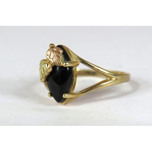 363 - 9ct Yellow Gold Black Hills Onyx Set ring with Leaf mount. Finger size 'O'   2.3g