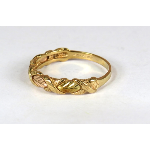 364 - 9ct Yellow Gold Laurel Leaf Band. Finger size 'U'  2.3g