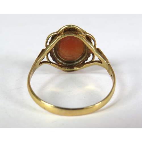 369 - 9ct Yellow Gold Cameo Set Ring. Finger size 'P'   2.0g