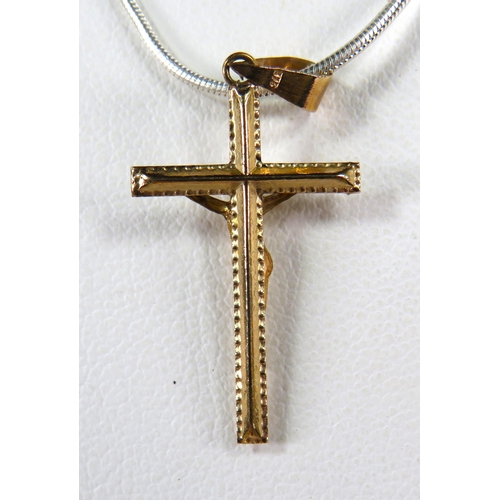 391 - 9ct Yellow Gold Crucifix Pendant (30mm)  0.5g