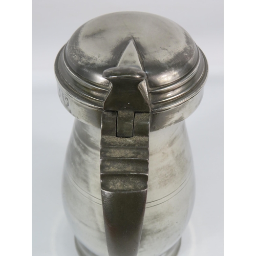 512 - English domed lid quart measure made from sheet pewter, 8