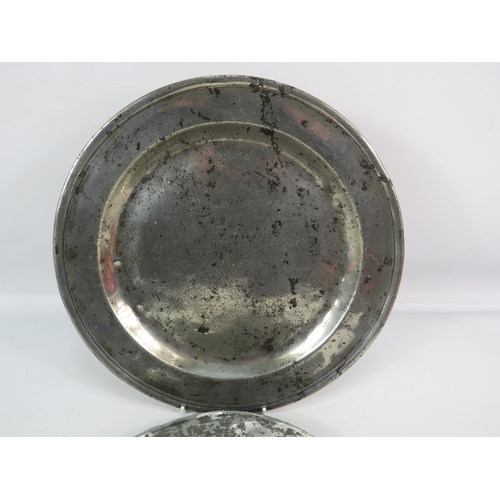 538 - Two Late 18th Century English pewter plates the largest has a diameter 12