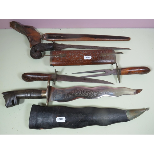 461 - Mixed Military lot to include 1950's era SLR Gun magazines, Indian Made Kris Knives, Indian Made Car... 