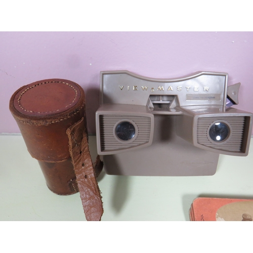 487 - Vintage Steroscopic Viewer together with approx 30+ photo slides. A Viewmaster viewer plus an Eyepie... 