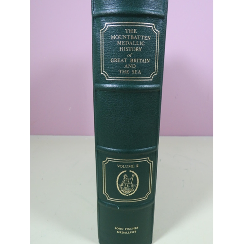 499 - Mountbatten Medalic History of Great Britain and the Sea, Volume One bu John Pinches. PA, Consisting... 