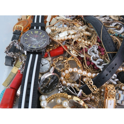 572 - 2.7kgs of various costume jewellery and mans and ladies wristwatches.