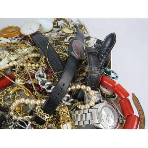 572 - 2.7kgs of various costume jewellery and mans and ladies wristwatches.