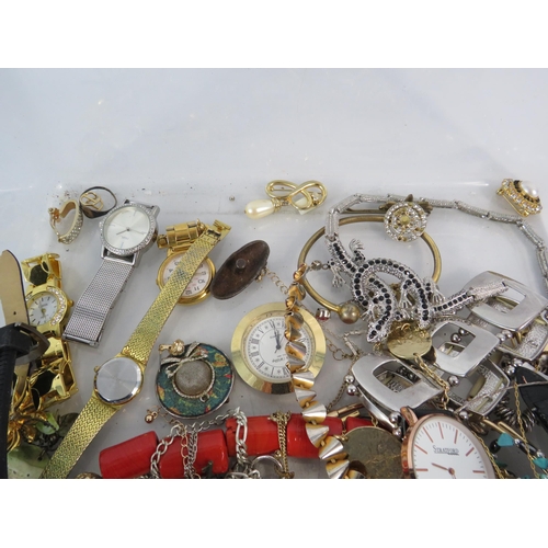 572 - 2.7kgs of various costume jewellery and mans and ladies wristwatches.