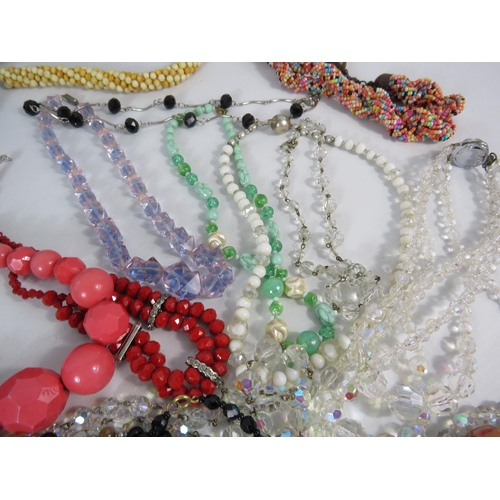 574 - Good selection of modern and vintage costume jewellery.