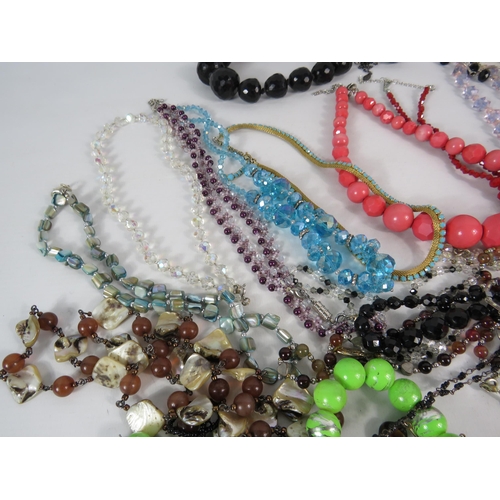 574 - Good selection of modern and vintage costume jewellery.