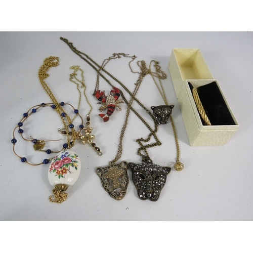 583 - Small selection of costume jewellery, necklaces, bracelet etc.