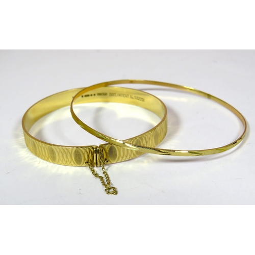 683 - 9ct Yellow Gold Bangle with Safety chain fitted plus a 9ct solid bangle. Total weight 17.7g