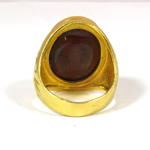 687 - Large Oriental Onyx or Bloodstone set ring. Marked 916. Finger size 22g