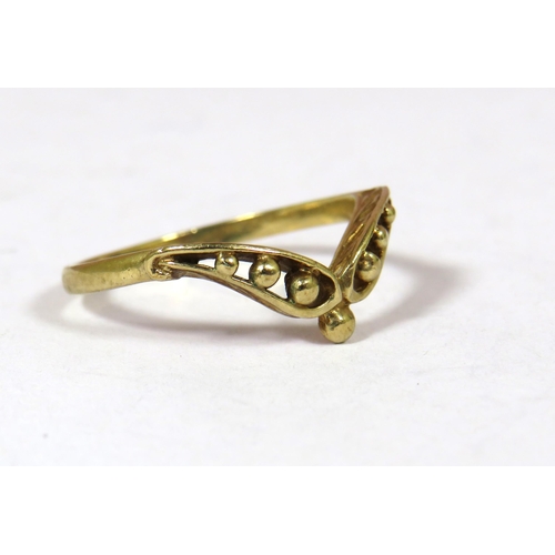 690 - 9ct Yellow Gold Delta Shaped ring. Finger size Q-5  1.8g