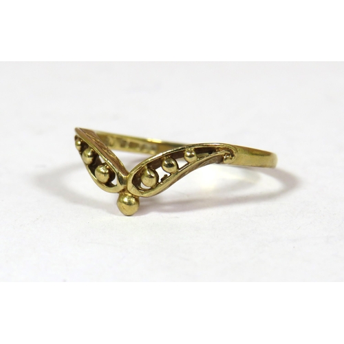 690 - 9ct Yellow Gold Delta Shaped ring. Finger size Q-5  1.8g