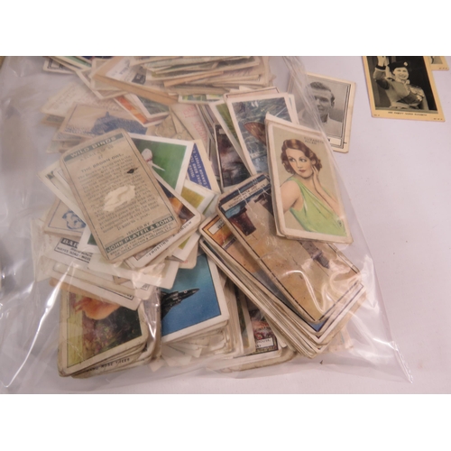 1204 - Large selection of Brooke bond tea cards albums all full plus a large selection of loose cards.