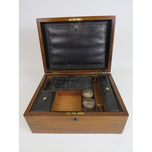 1377 - Vintage rosewood ladies vanity box with brass inlay 12