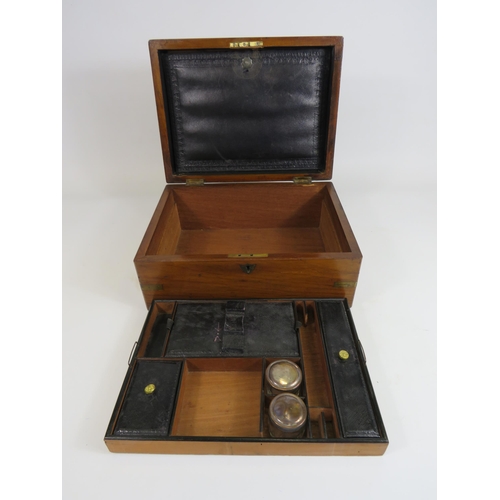 1377 - Vintage rosewood ladies vanity box with brass inlay 12