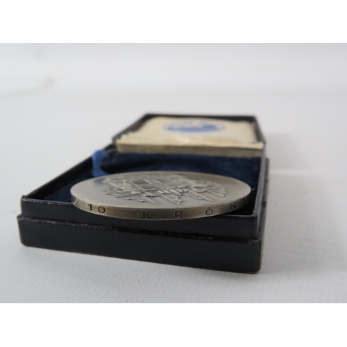 1381 - 1000 years of Althing 925 silver 1930 Icelandic 10 Kronur coin / token in original box. 35 grams