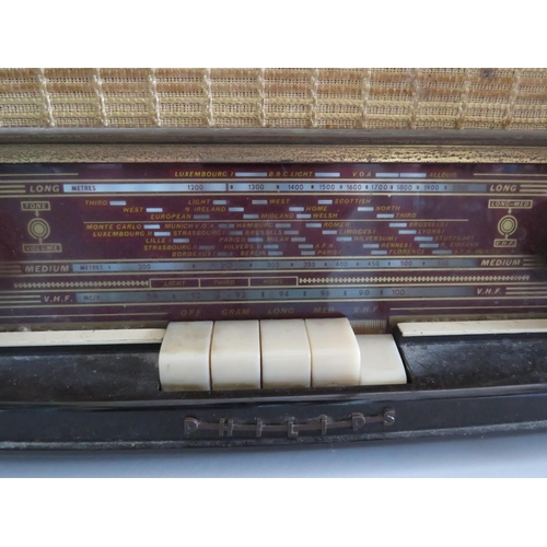 1557 - Vintage Philips bakelite radio, working condition unknown.