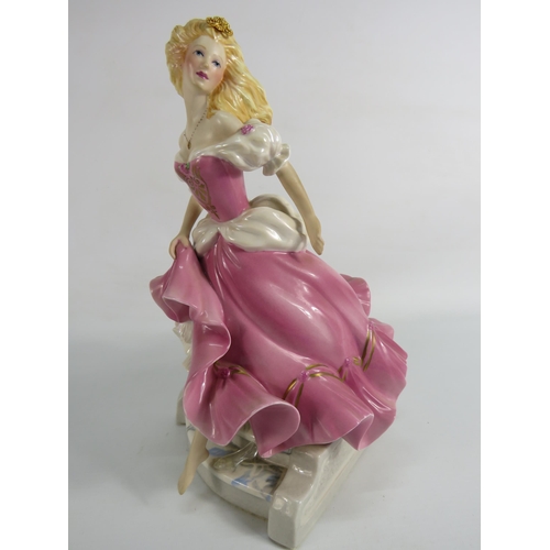 401 - Franklin mint porcelain Cinderella figurine by Gerda Neubacher with cert, 10.5