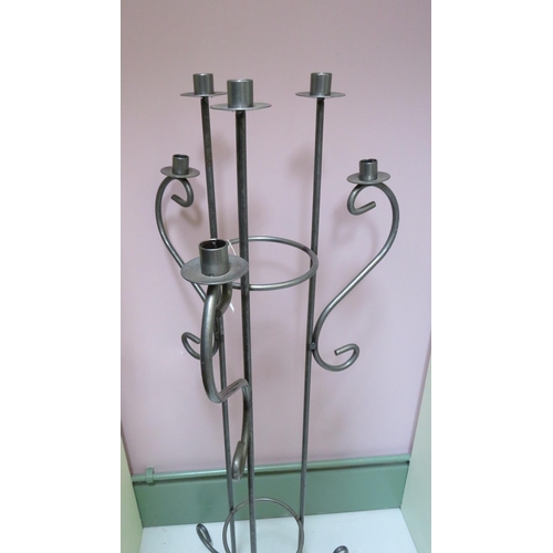 474 - Stylish metal candle stand which holds 6 candles, 41