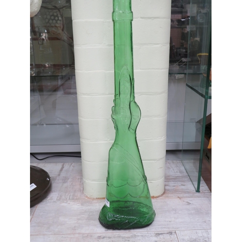 91 - Large green glass Chianti bottle in the form of a rifle, 45.5