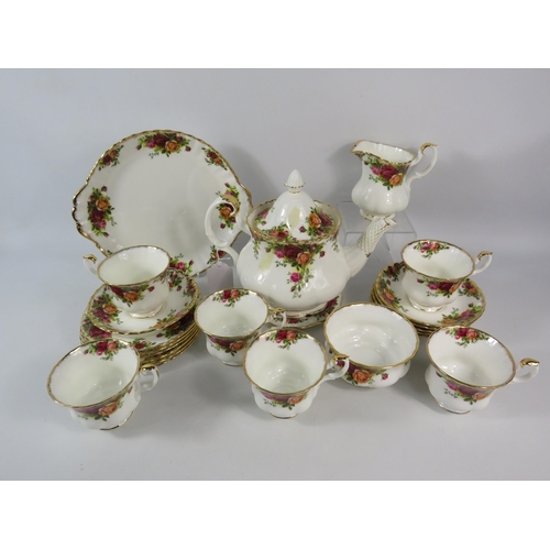 174 - Royal Albert Old Country Roses Teaset, 23 pieces.