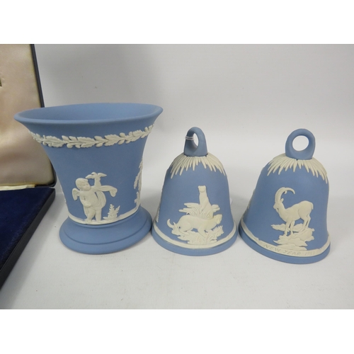 229 - Wedgewood jasperware George stubbs plaque, 2 bells and a vase.