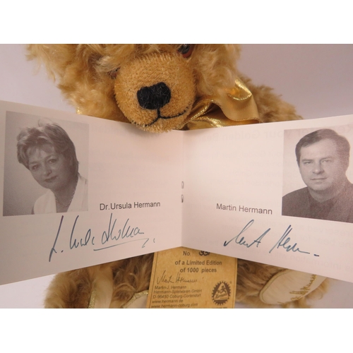 238 - Limited edition Hermann teddy bear The Golden Bear / golden book, 931 of 1000.