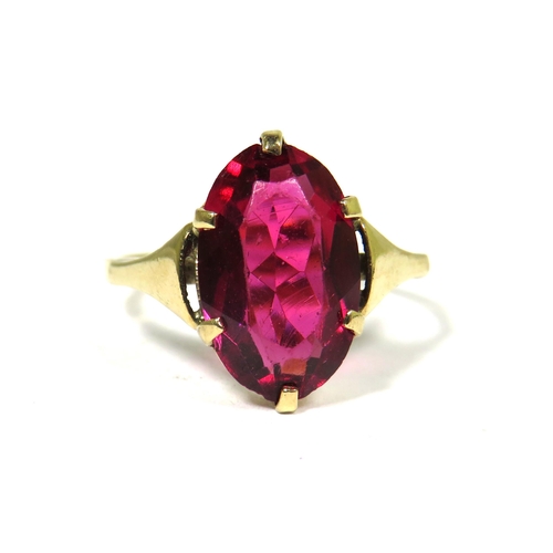 313 - 9ct Yellow Gold Ring set with and Oval Garnet.   Finger size 'O-5'  2.2g