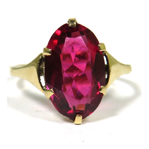 313 - 9ct Yellow Gold Ring set with and Oval Garnet.   Finger size 'O-5'  2.2g