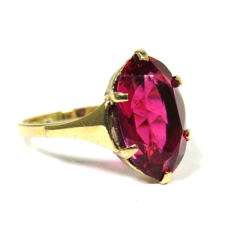 313 - 9ct Yellow Gold Ring set with and Oval Garnet.   Finger size 'O-5'  2.2g