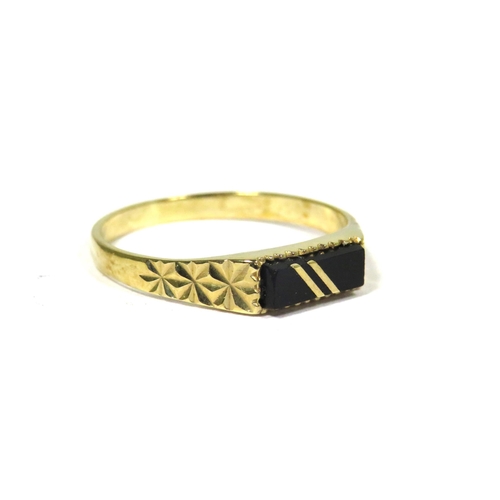 314 - 9ct Yellow Gold Signet Ring set with Onyx and two Gold strikes to the Centre. Finger size 'N-5'  2.2... 