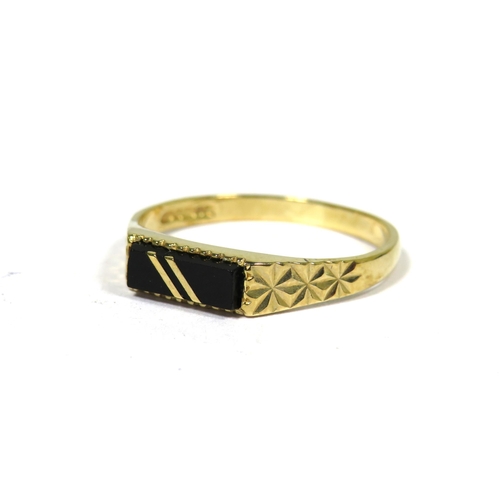 314 - 9ct Yellow Gold Signet Ring set with Onyx and two Gold strikes to the Centre. Finger size 'N-5'  2.2... 