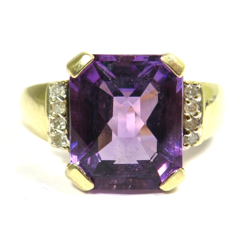 326 - 9ct Yellow Gold Ring set with a large Central cushion cut Amethyst which measures 12 x 10 mm with Di... 