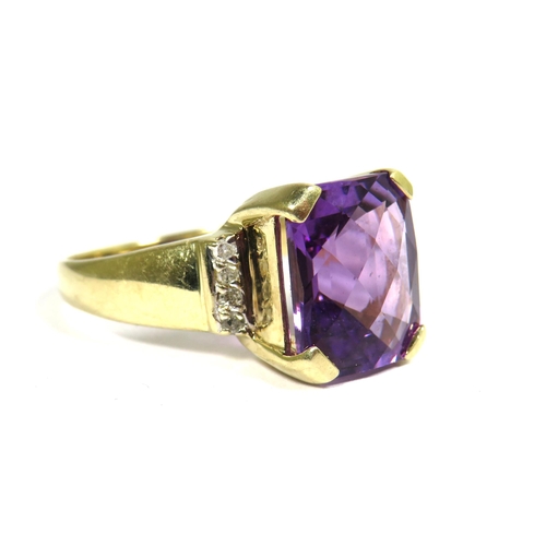 326 - 9ct Yellow Gold Ring set with a large Central cushion cut Amethyst which measures 12 x 10 mm with Di... 