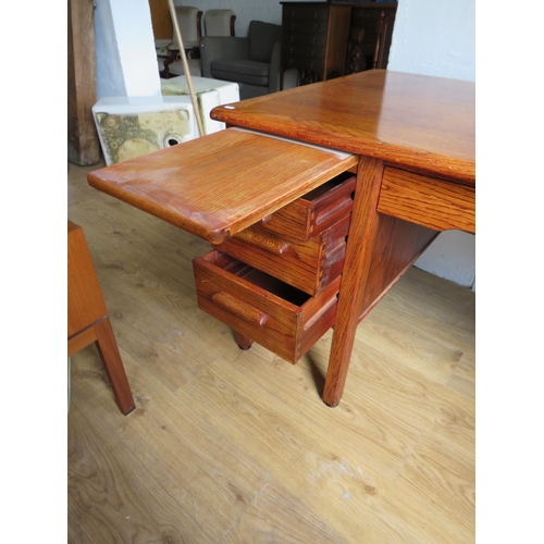 1000 - Solid Oak Pedestal Desk with Central Top Drawer and drawers to each size mad by Abbess.  H:30 x W:60... 