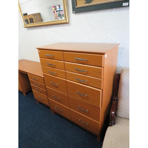 1045 - Mid 20th Century modern Oak Chest of Drawers H:47 x W:48 x D:19 inches. See photos.