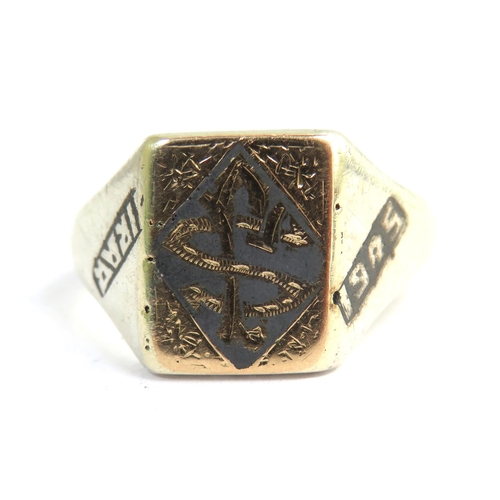 492 - 925 Silver Signet Ring, finger size 'P'  9.8g Testing 925 Silver.