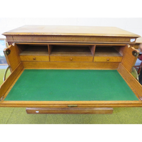 1100 - Lovely Antique Oak Estate Desk with baise writing top. Cupboards under. Lovely Condition.  H:43 x W:... 