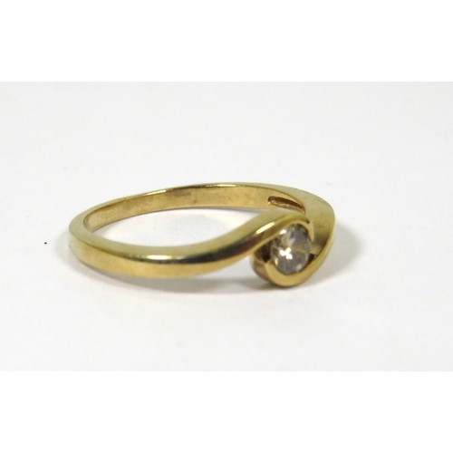 541 - 9ct Yellow Gold Ring set with a Central Diamond which measures approx 0.25pts.  Finger size 'O-5 to ... 