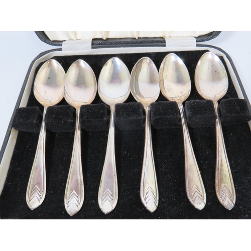 545 - Cased Hallmarked Silver teaspoons. Total silver weight 84.3g